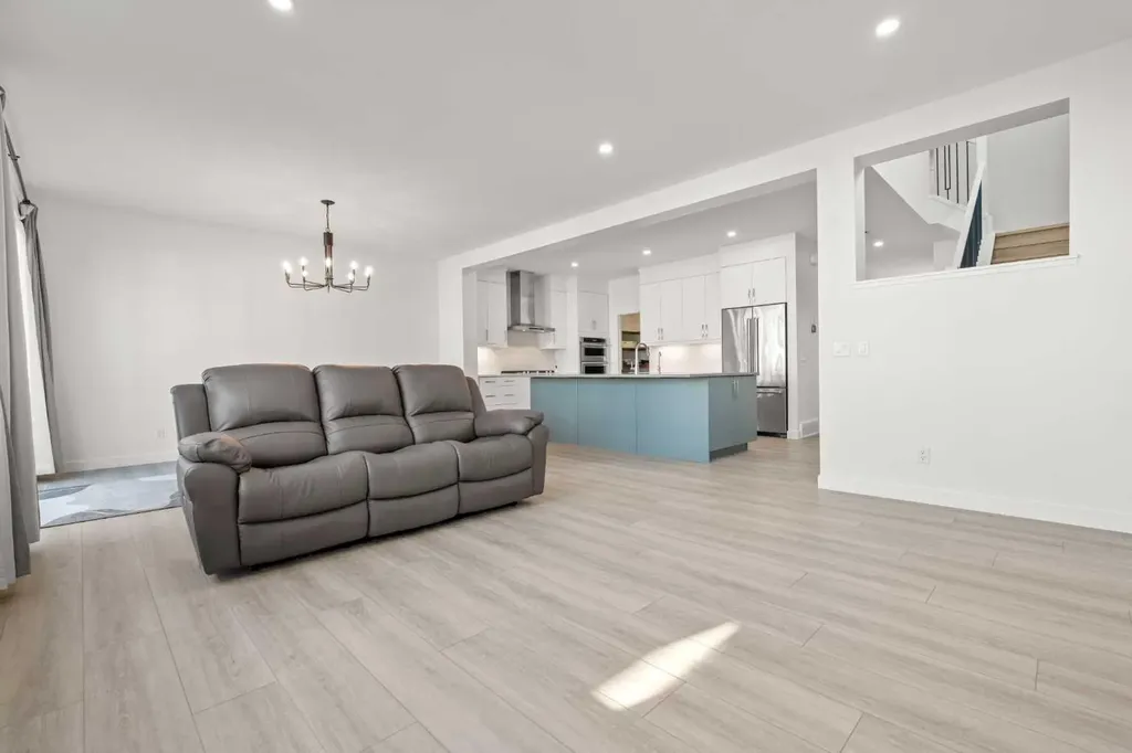 195 Setonstone Landing SE Calgary AB T3M 3R5