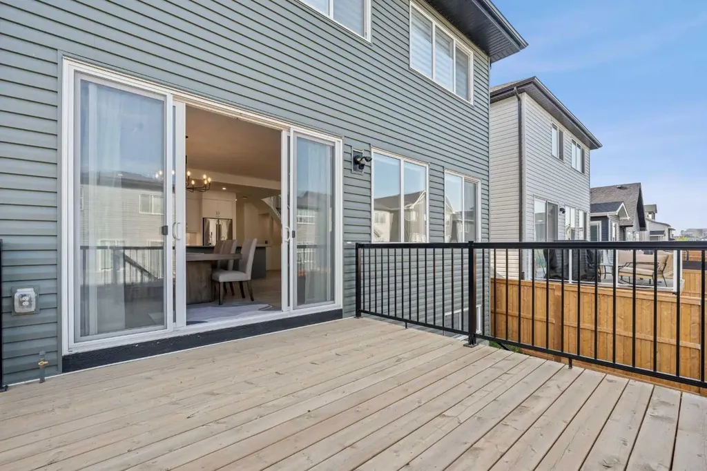 195 Setonstone Landing SE Calgary AB T3M 3R5