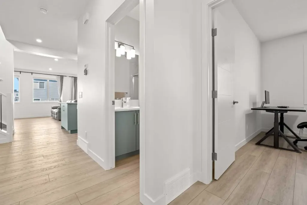 195 Setonstone Landing SE Calgary AB T3M 3R5