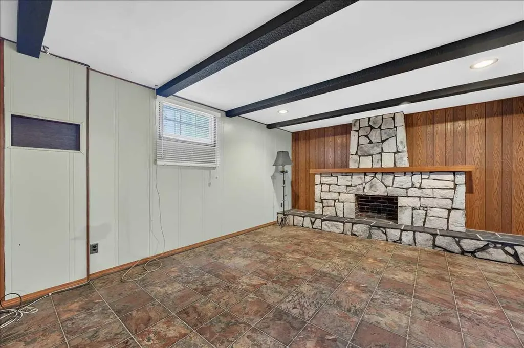 1739 19 Avenue NW Calgary AB T2M 1B4