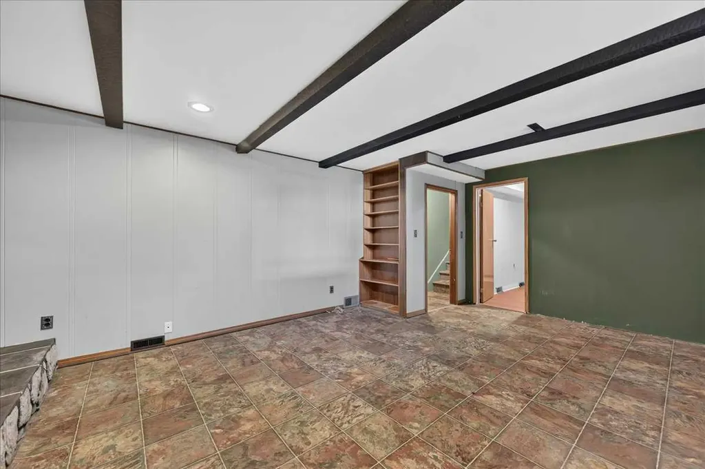 1739 19 Avenue NW Calgary AB T2M 1B4