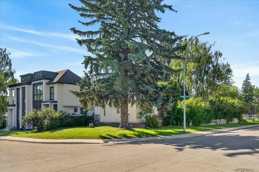 1739 19 Avenue NW Calgary AB T2M 1B4