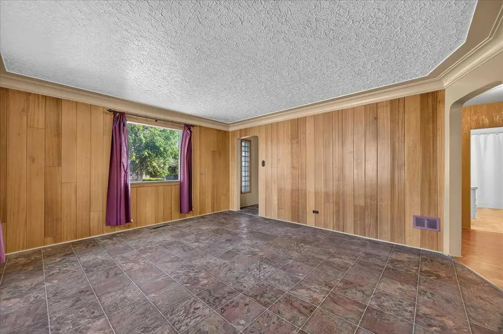 1739 19 Avenue NW Calgary AB T2M 1B4