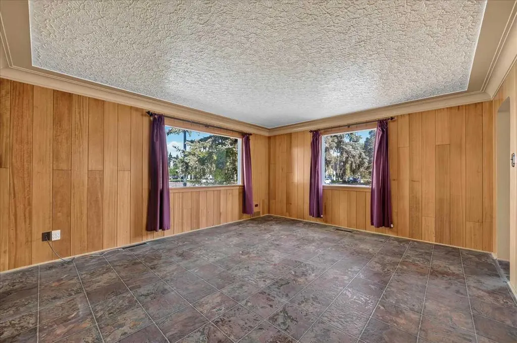 1739 19 Avenue NW Calgary AB T2M 1B4