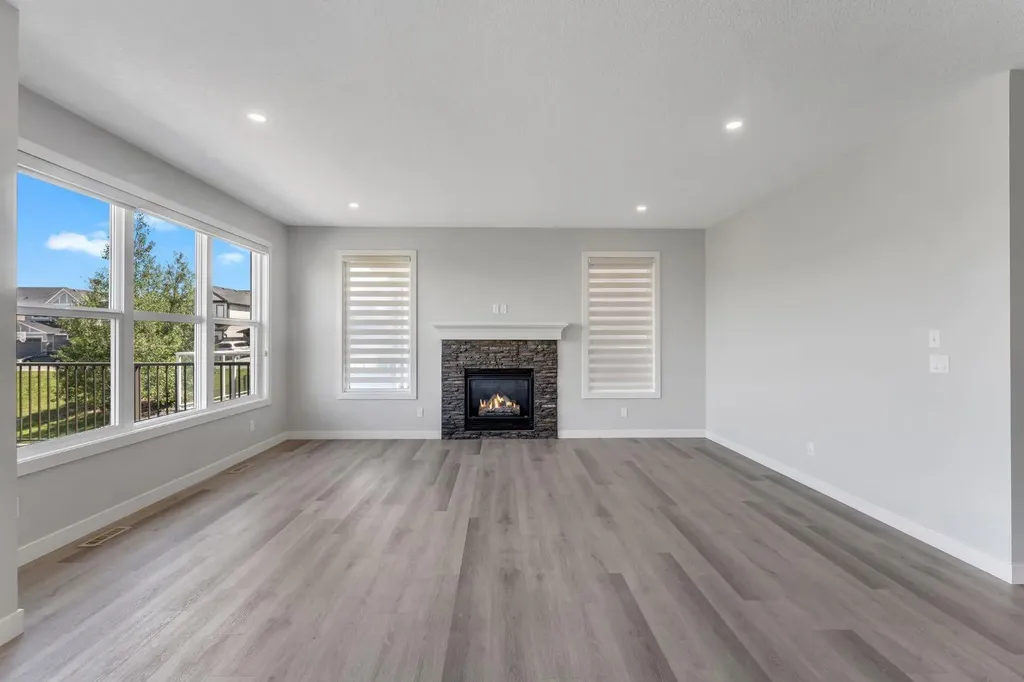 40 Evansfield Manor NW Calgary AB T3P 1J9