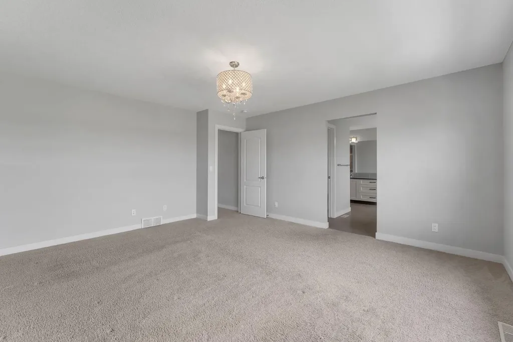 40 Evansfield Manor NW Calgary AB T3P 1J9