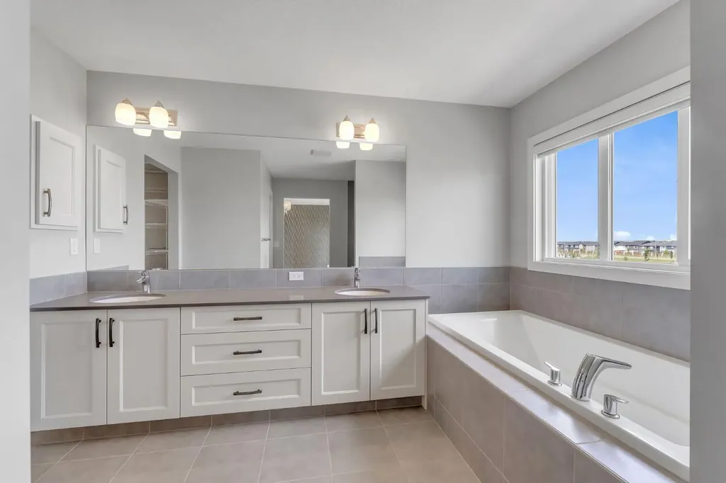 40 Evansfield Manor NW Calgary AB T3P 1J9