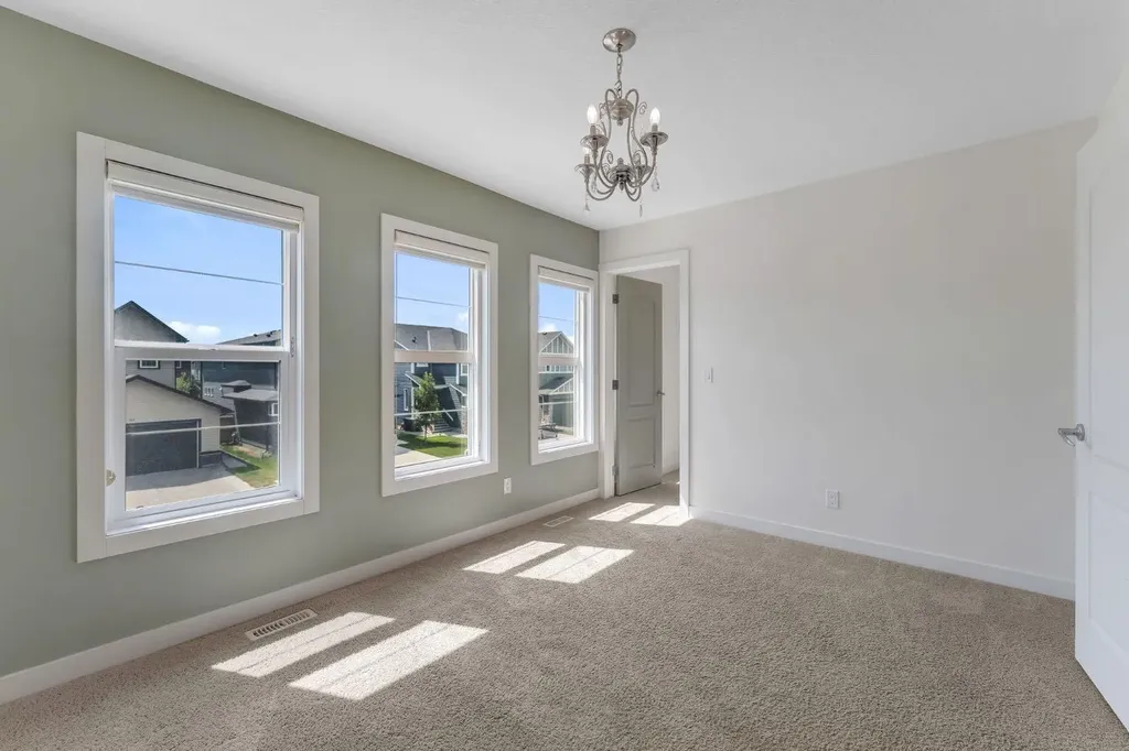 40 Evansfield Manor NW Calgary AB T3P 1J9
