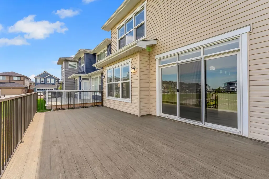 40 Evansfield Manor NW Calgary AB T3P 1J9