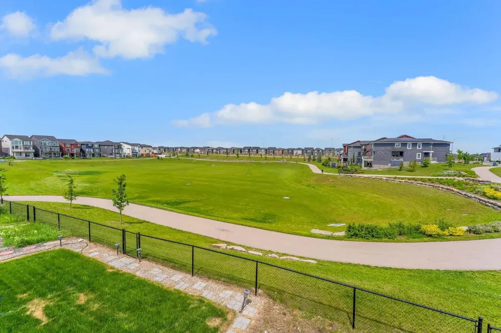 40 Evansfield Manor NW Calgary AB T3P 1J9
