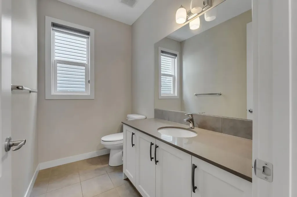 40 Evansfield Manor NW Calgary AB T3P 1J9