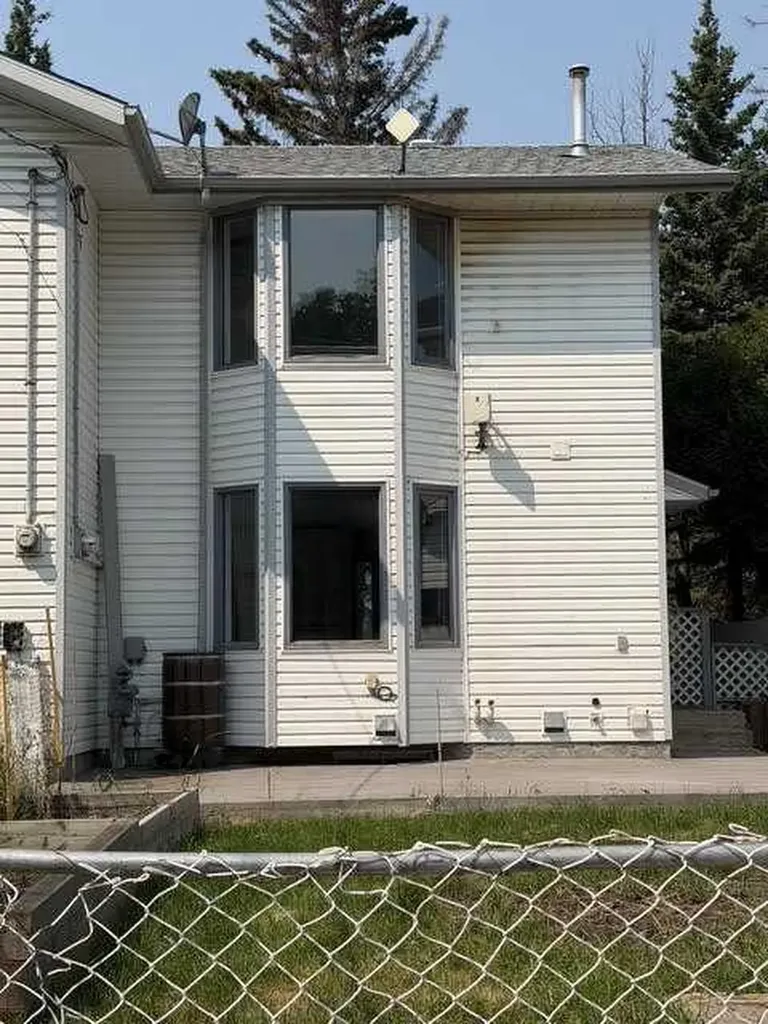 501 A Centre Street N Sundre AB T0M 1X0