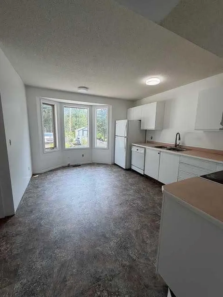 501 A Centre Street N Sundre AB T0M 1X0