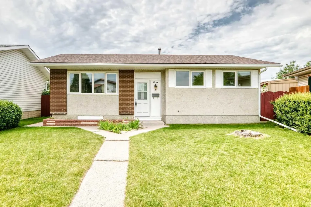 42 Rundlelawn Close NE Calgary AB T1Y 3J3