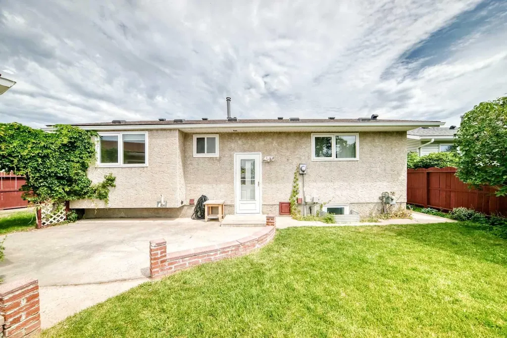 42 Rundlelawn Close NE Calgary AB T1Y 3J3