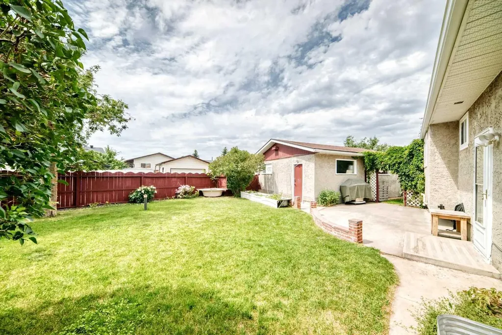 42 Rundlelawn Close NE Calgary AB T1Y 3J3