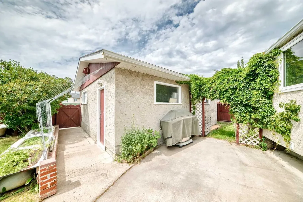 42 Rundlelawn Close NE Calgary AB T1Y 3J3