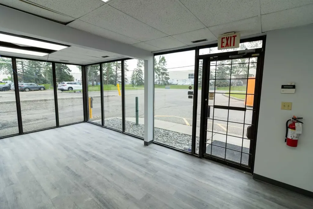 1530 27 Avenue NE Calgary AB T2E 7S6