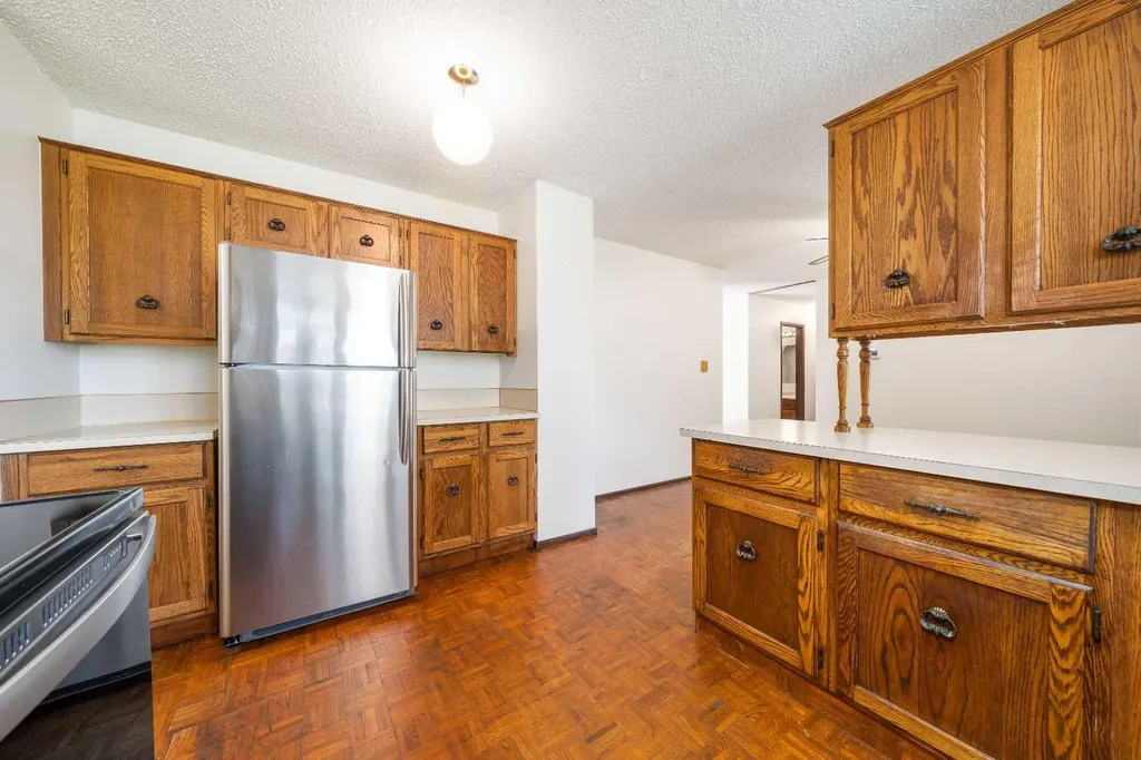 44 Cunliffe Crescent SE Medicine Hat AB T1B 1K6