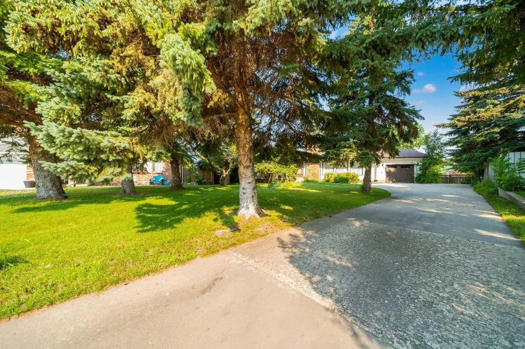 44 Cunliffe Crescent SE Medicine Hat AB T1B 1K6