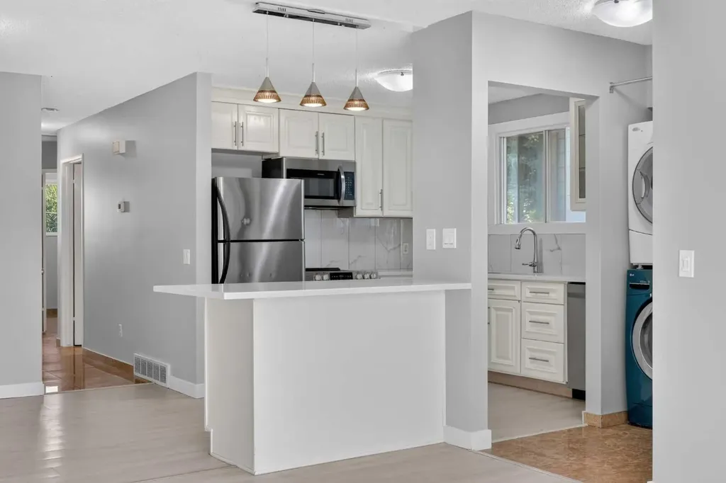 218 Bermuda Drive NW Calgary AB T3K 2A9