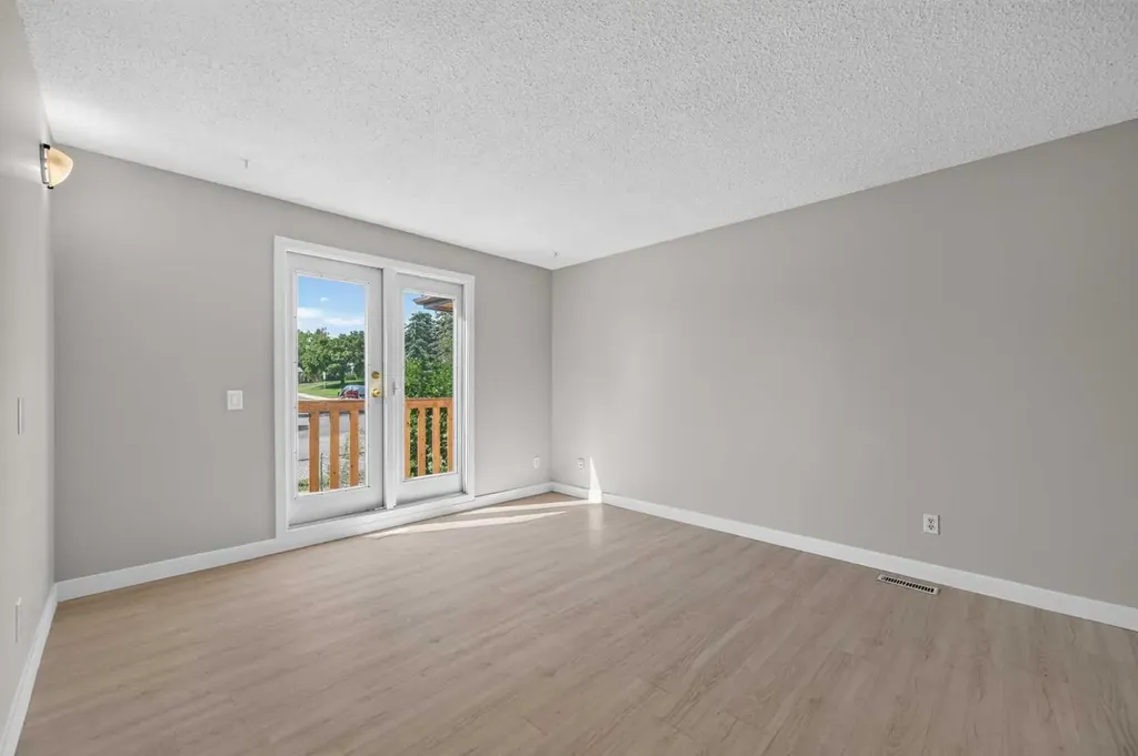 218 Bermuda Drive NW Calgary AB T3K 2A9