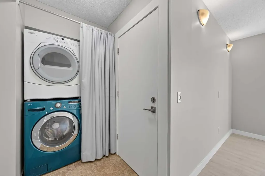 218 Bermuda Drive NW Calgary AB T3K 2A9