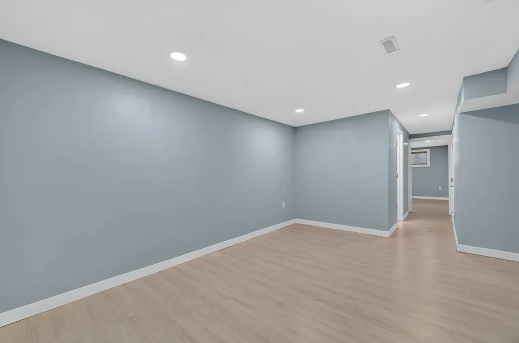 218 Bermuda Drive NW Calgary AB T3K 2A9