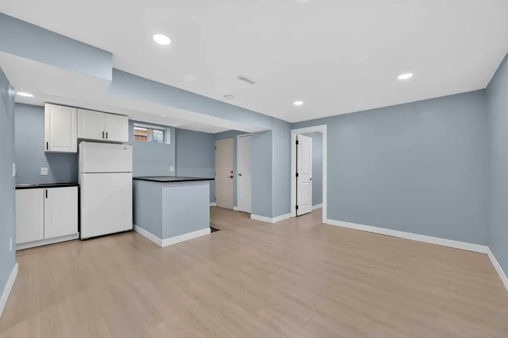 218 Bermuda Drive NW Calgary AB T3K 2A9
