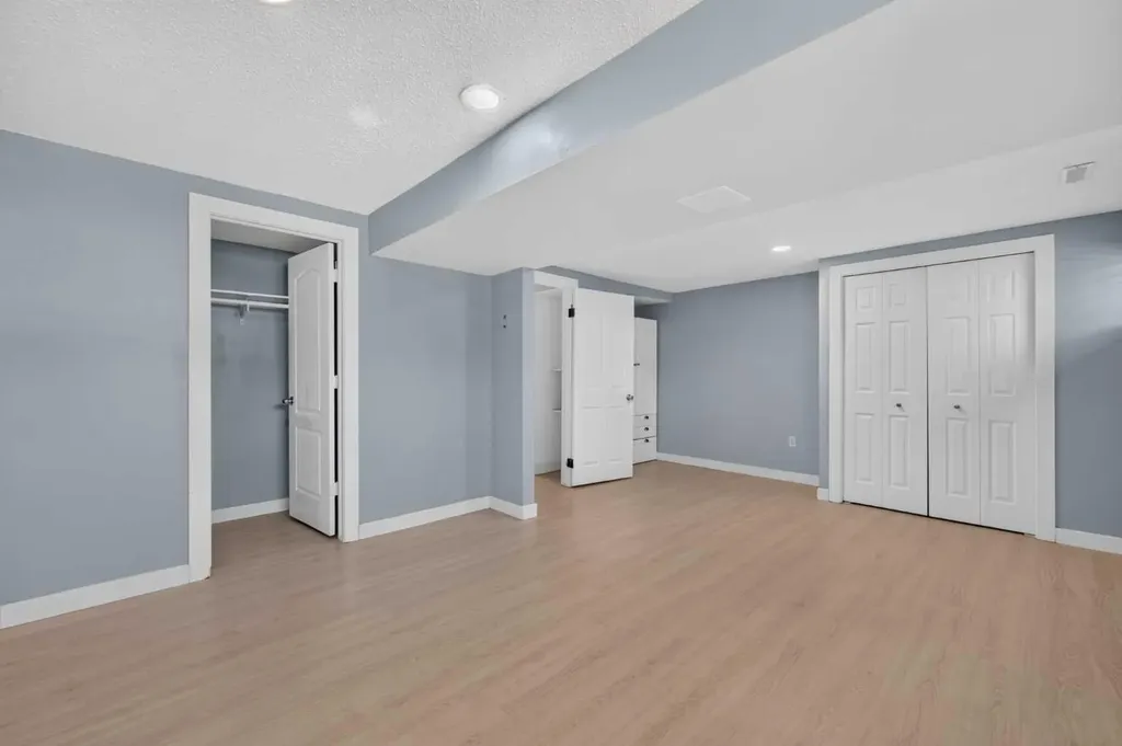 218 Bermuda Drive NW Calgary AB T3K 2A9