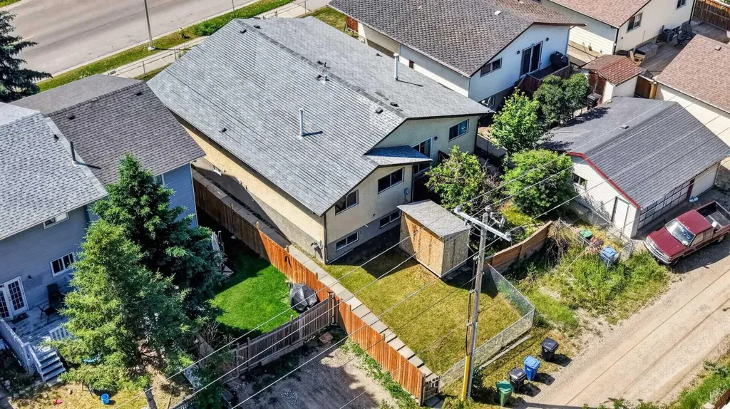 218 Bermuda Drive NW Calgary AB T3K 2A9