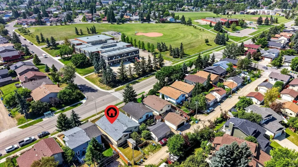 218 Bermuda Drive NW Calgary AB T3K 2A9