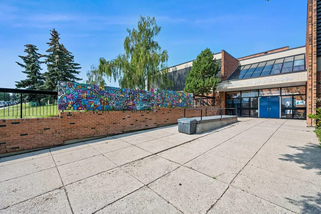 218 Bermuda Drive NW Calgary AB T3K 2A9
