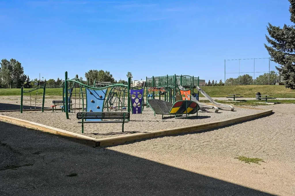218 Bermuda Drive NW Calgary AB T3K 2A9