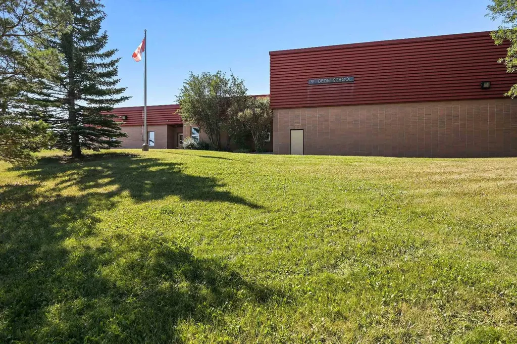 218 Bermuda Drive NW Calgary AB T3K 2A9