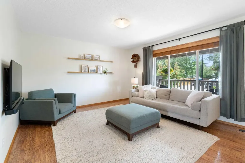 18 Moe Avenue NW Langdon AB T0J 1X2