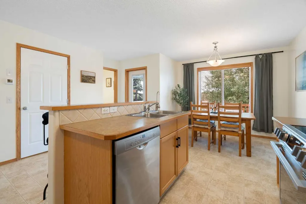 18 Moe Avenue NW Langdon AB T0J 1X2
