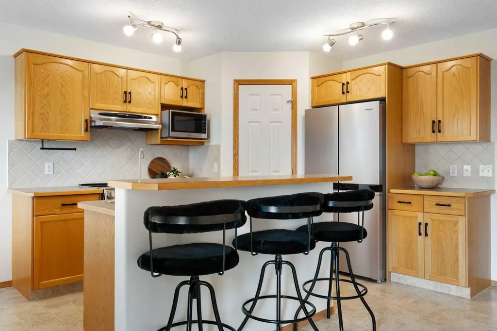 18 Moe Avenue NW Langdon AB T0J 1X2