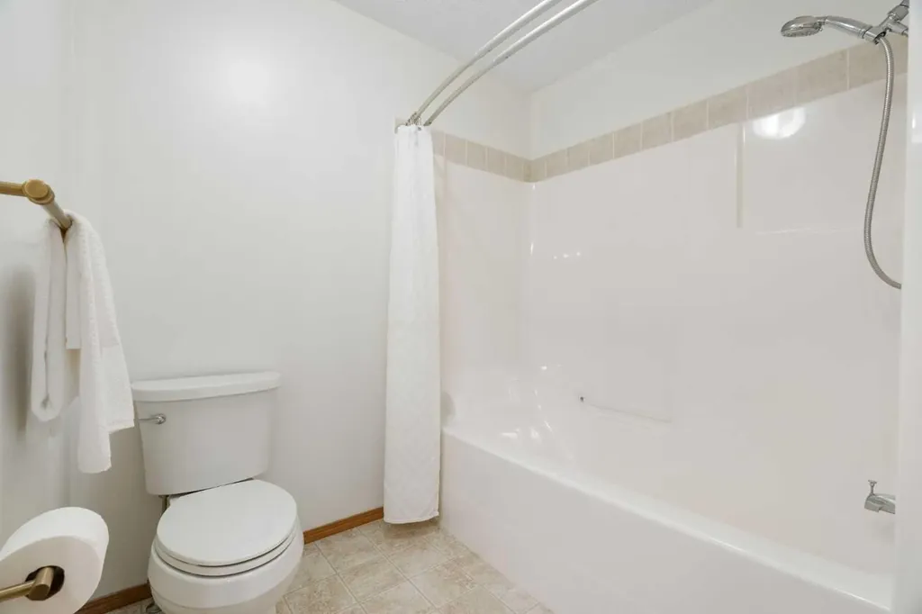 18 Moe Avenue NW Langdon AB T0J 1X2