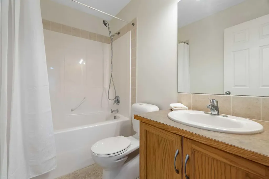 18 Moe Avenue NW Langdon AB T0J 1X2