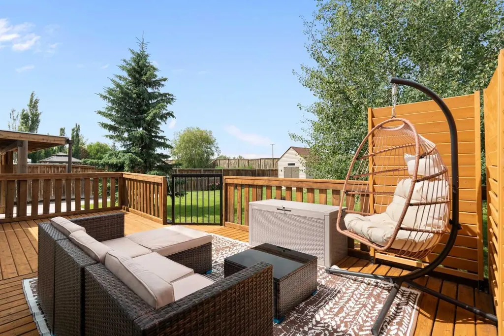 18 Moe Avenue NW Langdon AB T0J 1X2