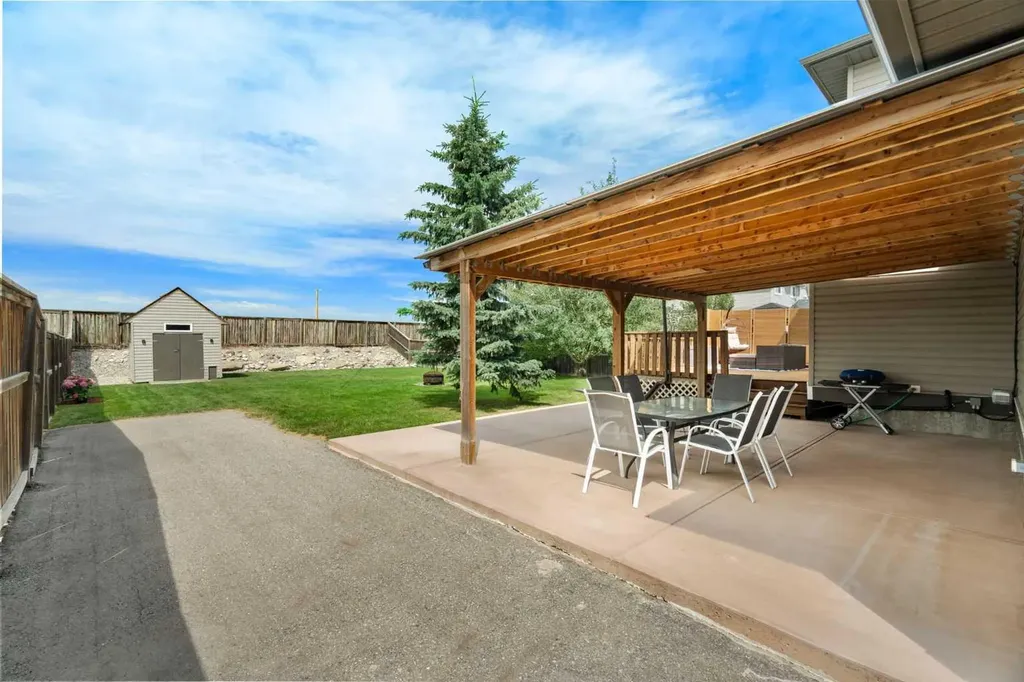 18 Moe Avenue NW Langdon AB T0J 1X2