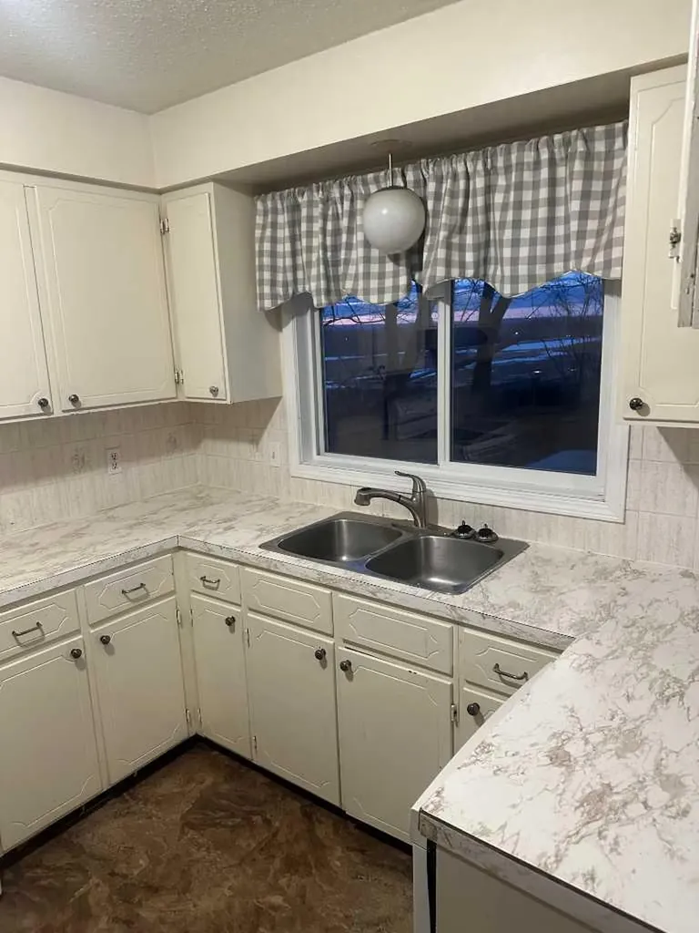 4805 55 Avenue Valleyview AB T0H 3N0