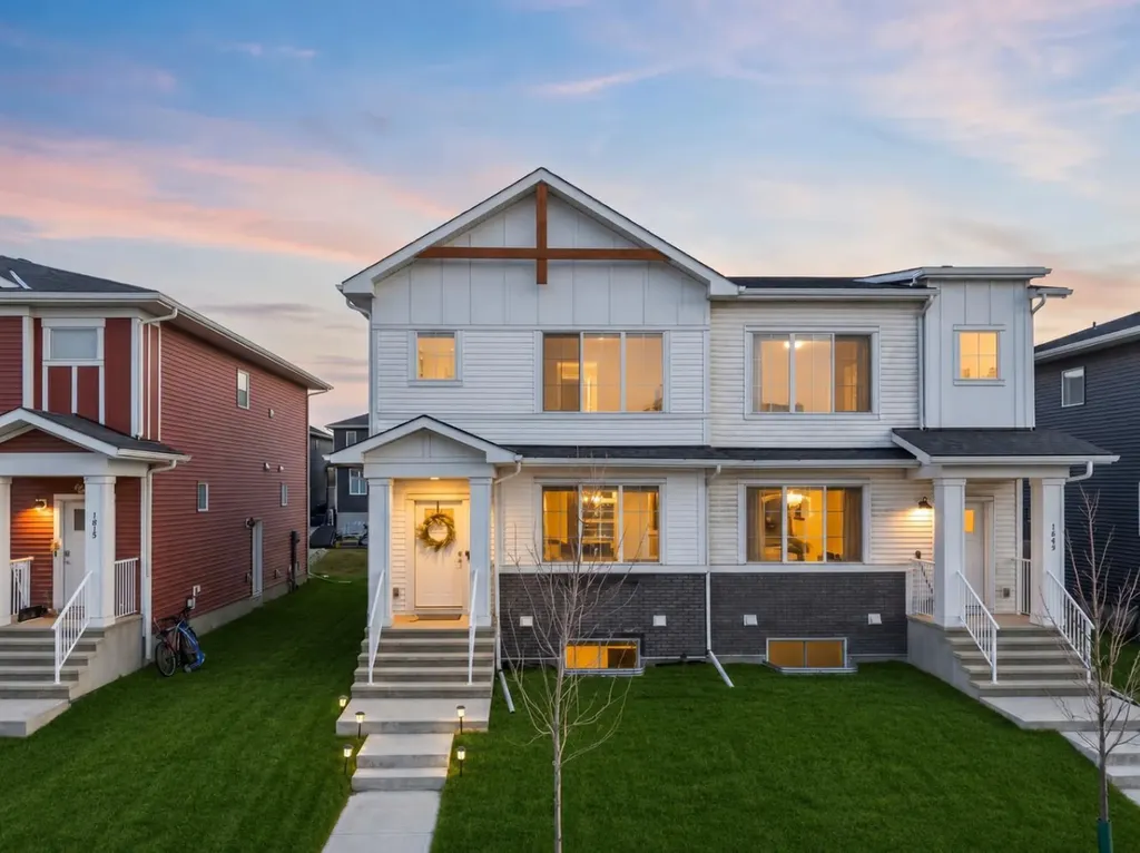 1053 West Lakeview Chestermere AB T1X2T2