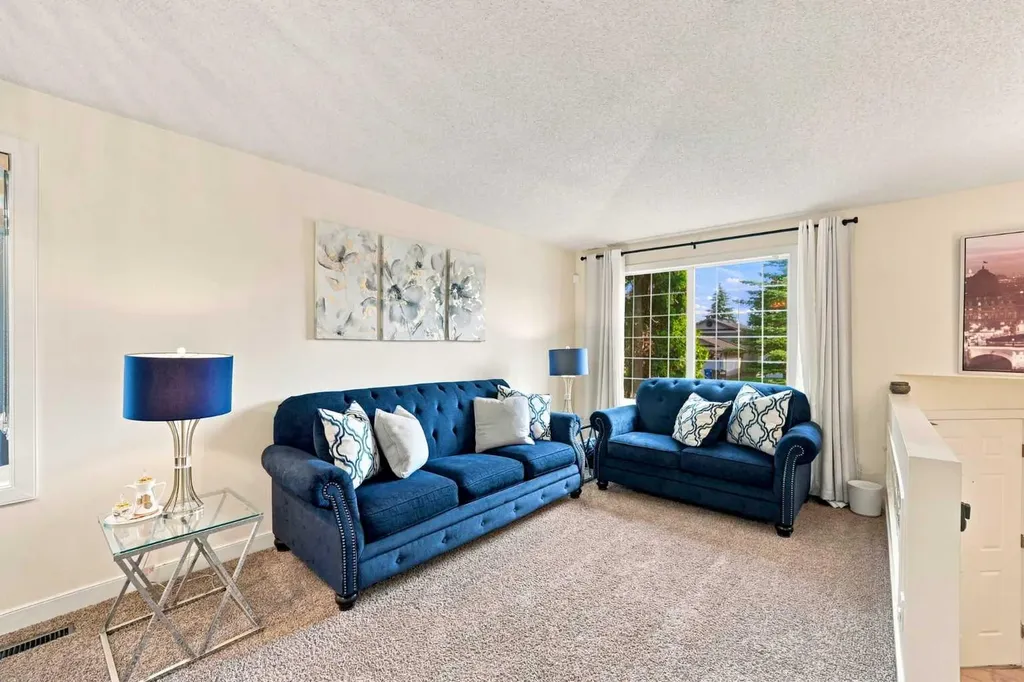 225 Harvest Glen Place NE Calgary AB T3K 4J1