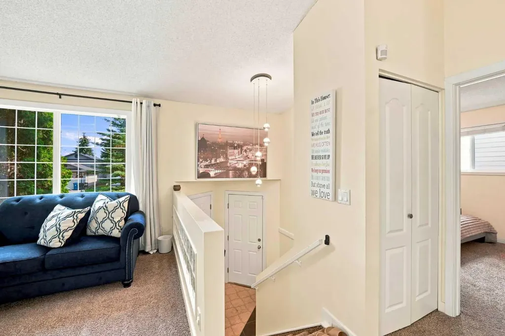 225 Harvest Glen Place NE Calgary AB T3K 4J1