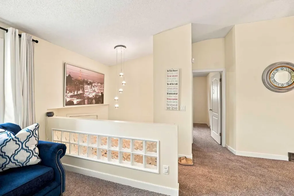 225 Harvest Glen Place NE Calgary AB T3K 4J1