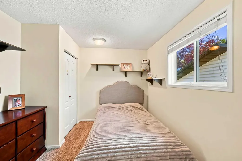 225 Harvest Glen Place NE Calgary AB T3K 4J1