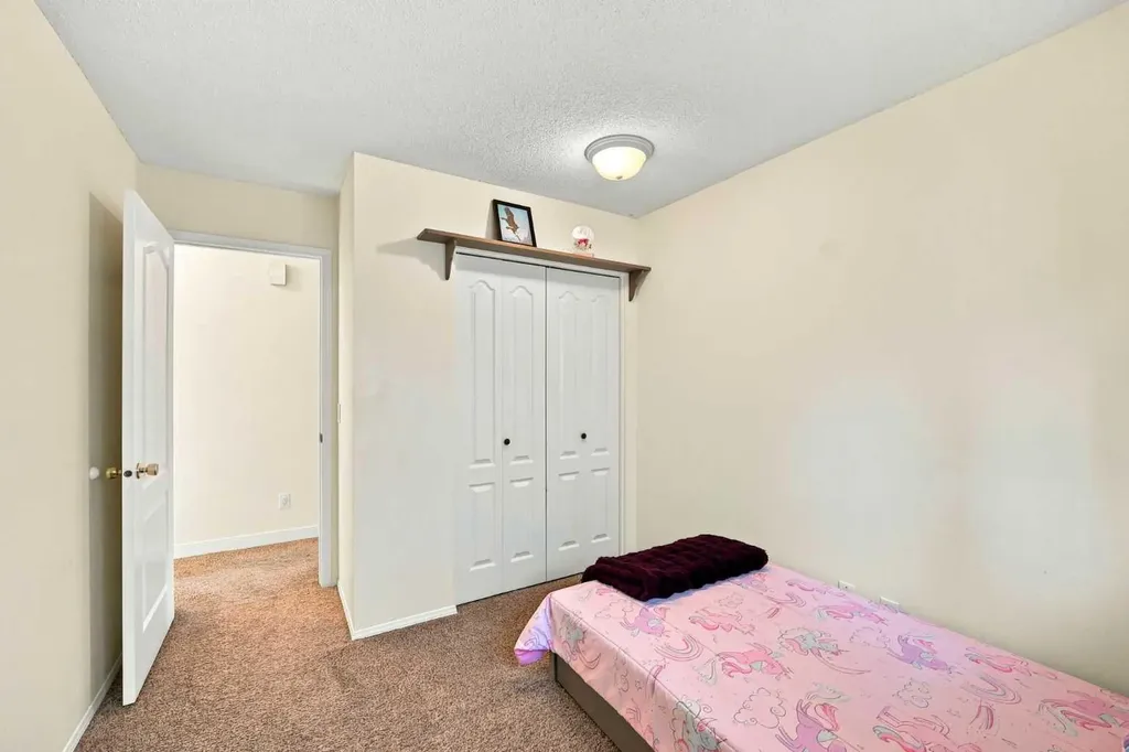 225 Harvest Glen Place NE Calgary AB T3K 4J1