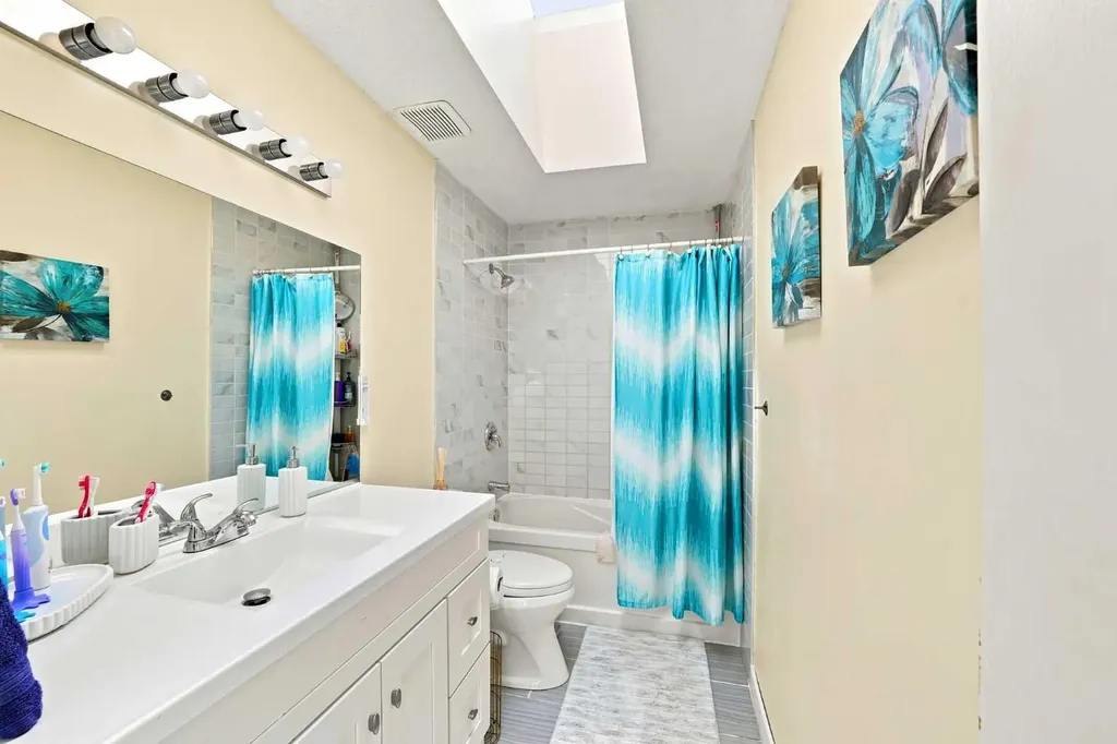 225 Harvest Glen Place NE Calgary AB T3K 4J1